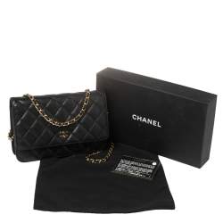 مملوكة مسبقًا Chanel Black Quilted Caviar Leather Classic Wallet on Chain