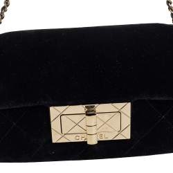 Pre Owned حقيبة كتف شانيل قلاب ريإيشو غاينت قطيفة سوداء