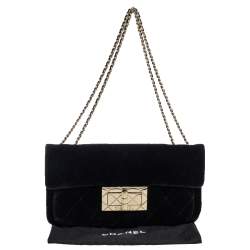 Pre Owned حقيبة كتف شانيل قلاب ريإيشو غاينت قطيفة سوداء