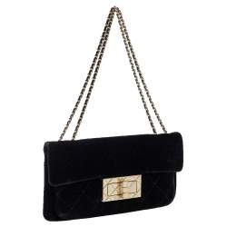 Pre Owned حقيبة كتف شانيل قلاب ريإيشو غاينت قطيفة سوداء