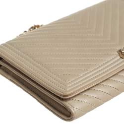 Pre Owned محفظة شانيل بوي جلد مبطن أخضر موس بسلسلة