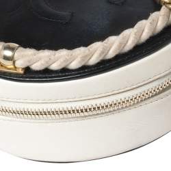 Pre Owned حقيبة شانيل اون فوغو جلد مبطن أبيض/أزرق كحلي مستديرة صغيرة