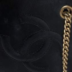 Pre Owned حقيبة شانيل اون فوغو جلد مبطن أبيض/أزرق كحلي مستديرة صغيرة