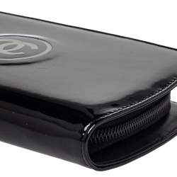 Pre Owned Chanel Black Patent Leather Trousse Maquil Wallet