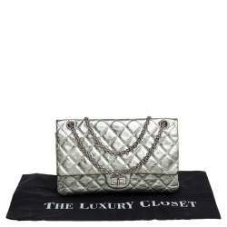 مملوكة مسبقًا Chanel Silver Quilted Leather Reissue 2.55 Classic 226 Flap Bag
