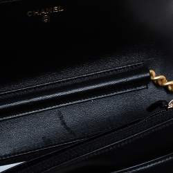 مملوكة مسبقًا محفظة شانيل بوي جلد خروف مبطن أسود بسلسلة