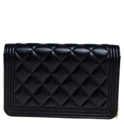 مملوكة مسبقًا محفظة شانيل بوي جلد خروف مبطن أسود بسلسلة