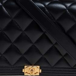 مملوكة مسبقًا محفظة شانيل بوي جلد خروف مبطن أسود بسلسلة