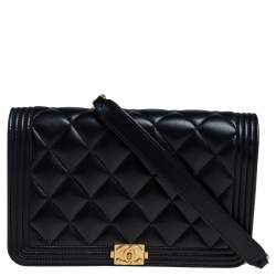 مملوكة مسبقًا محفظة شانيل بوي جلد خروف مبطن أسود بسلسلة