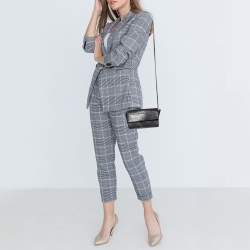 مملوكة مسبقًا Chanel Black Quilted Leather Logo Wallet On Chain