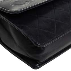 مملوكة مسبقًا Chanel Black Quilted Leather Logo Wallet On Chain