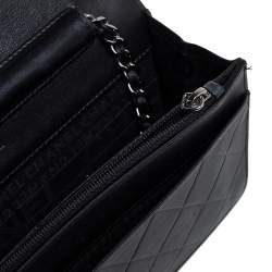 مملوكة مسبقًا Chanel Black Quilted Leather Logo Wallet On Chain