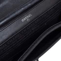 مملوكة مسبقًا Chanel Black Quilted Leather Logo Wallet On Chain