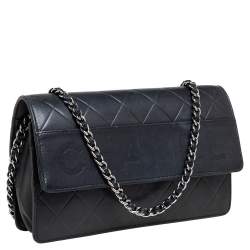 مملوكة مسبقًا Chanel Black Quilted Leather Logo Wallet On Chain
