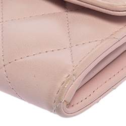 مملوكة مسبقًا Chanel Light Pink Quilted Leather CC Flap Continental Wallet