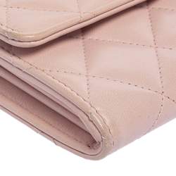 مملوكة مسبقًا Chanel Light Pink Quilted Leather CC Flap Continental Wallet