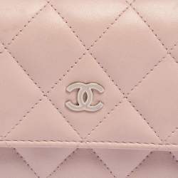 مملوكة مسبقًا Chanel Light Pink Quilted Leather CC Flap Continental Wallet