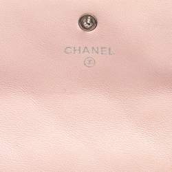 مملوكة مسبقًا Chanel Light Pink Quilted Leather CC Flap Continental Wallet