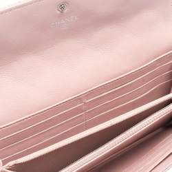 مملوكة مسبقًا Chanel Light Pink Quilted Leather CC Flap Continental Wallet
