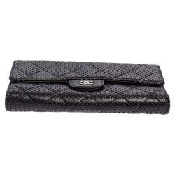 مملوكة مسبقًا Chanel Black Quilted Perforated Leather Continental Wallet