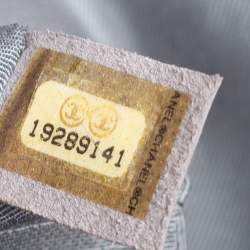 Pre Owned حقيبة شانيل قلاب بوي متوسطة نيو جلد مخرم مبطن فضي