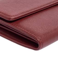 Pre Owned محفظة كونتينينتال شانيل جلد أحمر داكن قلاب مزين سي سي 