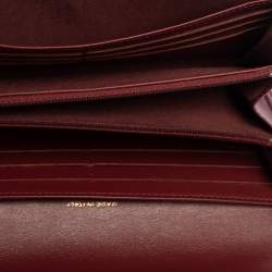 Pre Owned محفظة كونتينينتال شانيل جلد أحمر داكن قلاب مزين سي سي 