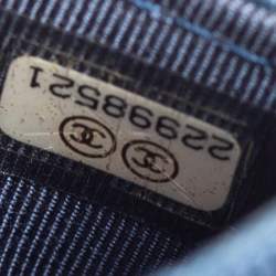 مملوكة مسبقًا Chanel Blue Quilted Caviar Leather Classic Wallet on Chain