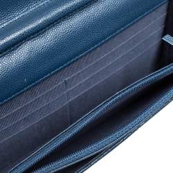 مملوكة مسبقًا Chanel Blue Quilted Caviar Leather Classic Wallet on Chain