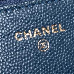 مملوكة مسبقًا Chanel Blue Quilted Caviar Leather Classic Wallet on Chain