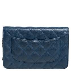 مملوكة مسبقًا Chanel Blue Quilted Caviar Leather Classic Wallet on Chain