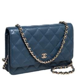 مملوكة مسبقًا Chanel Blue Quilted Caviar Leather Classic Wallet on Chain