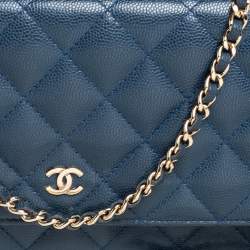 مملوكة مسبقًا Chanel Blue Quilted Caviar Leather Classic Wallet on Chain