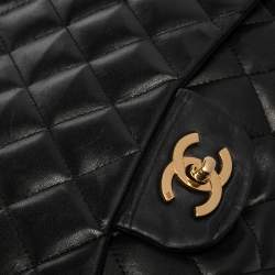 مملوكة مسبقًا حقيبة شانيل قلاب واحد جامبو كلاسيك جلد خروف مبطن أسود