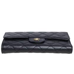 مملوكة مسبقًا Chanel Black Quilted Caviar Leather Classic Flap Wallet
