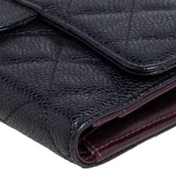 مملوكة مسبقًا Chanel Black Quilted Caviar Leather Classic Flap Wallet