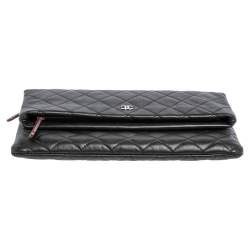 مملوكة مسبقًا Chanel Black Quilted Leather Fold Over Clutch