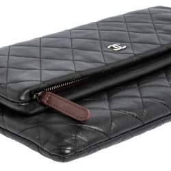 مملوكة مسبقًا Chanel Black Quilted Leather Fold Over Clutch