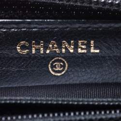 مملوكة مسبقًا Chanel Black Quilted Leather Boy Zip Around Wallet