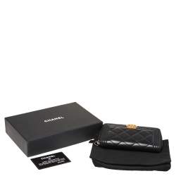 مملوكة مسبقًا Chanel Black Quilted Leather Boy Zip Around Wallet