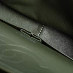 مملوكة مسبقًا حقيبة شانيل ماكسي كلاسيك جلد كافيار أسود مبطن بقلاب مزدوج