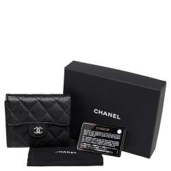 مملوكة مسبقًا محفظة شانيل كلاسيك جلد كافيار أسود مبطن ثلاثية الطي بقلاب