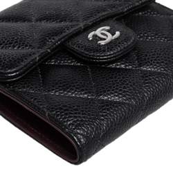 مملوكة مسبقًا محفظة شانيل كلاسيك جلد كافيار أسود مبطن ثلاثية الطي بقلاب