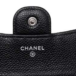 مملوكة مسبقًا محفظة شانيل كلاسيك جلد كافيار أسود مبطن ثلاثية الطي بقلاب