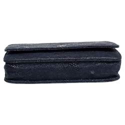 مملوكة مسبقًا Chanel Navy Blue/Black Lace Overlay Suede Classic Wallet on Chain