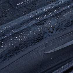 مملوكة مسبقًا Chanel Navy Blue/Black Lace Overlay Suede Classic Wallet on Chain