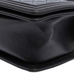 Pre Owned Chanel Black Quilted Caviar Leather Medium Boy Flap Bag