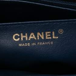 مملوكة مسبقًا حقيبة شانيل جومبو كلاسيك جلد مبطن أزرق ذات قلاب واحد