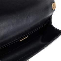 Pre Owned حقيبة كتف شانيل بوي جلد وفرو أرنب سوداء بقلاب متوسطة 