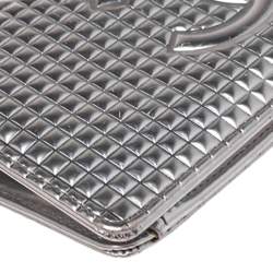 Pre Owned محفظة شانيل طويلة طية مزدوجة سي سي جلد شوكليت بار مايكرو فضي ميتالك